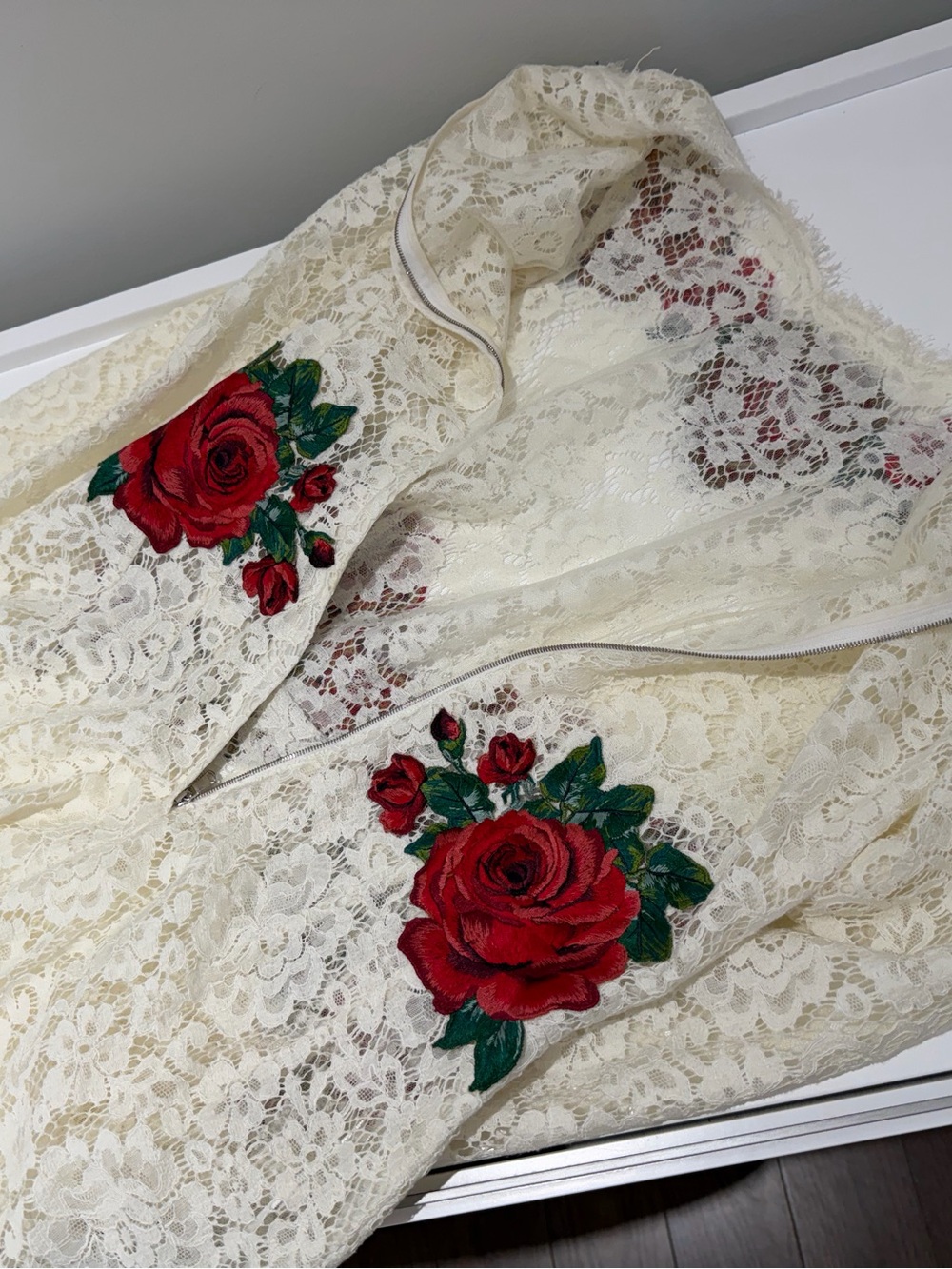 Dolce & Gabbana White Lace Mini Dress with Red Rose Embroidery - Picture 3 of 7